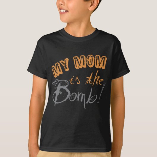 私のお母さんは爆弾です Tシャツ (正面)
