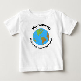 私のお母さんは私の世界を回してくれる ベビーTシャツ
