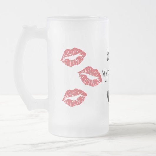 私のお気に入りのな変人のキスのマグです フロストグラスビールジョッキ (左)