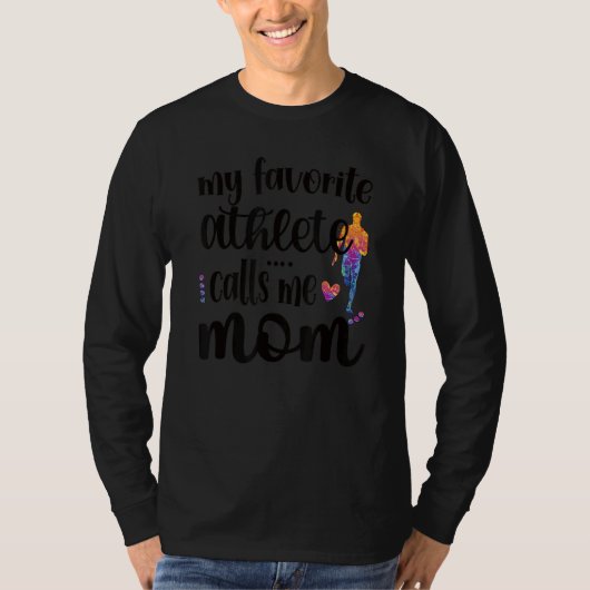 私のお気に入りのアスリートは私をMom Track Moteと誇りを持った呼ぶ Tシャツ (正面)