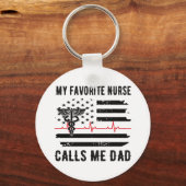 私のお気に入りのナースは私をパパナースパパ看護と呼ぶ キーホルダー (正面)