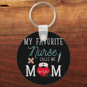 私のお気に入りのナースは私をママ私のお気に入りのナースCと呼ぶ キーホルダー (正面)