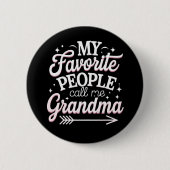私のお気に入りの人々はおばあちゃんの母の日と呼ばれる 缶バッジ (正面)