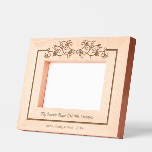 私のお気に入りの人々は私をおばあちゃんフローラ6x4Lと呼ぶ レーザー彫刻フレーム (左)