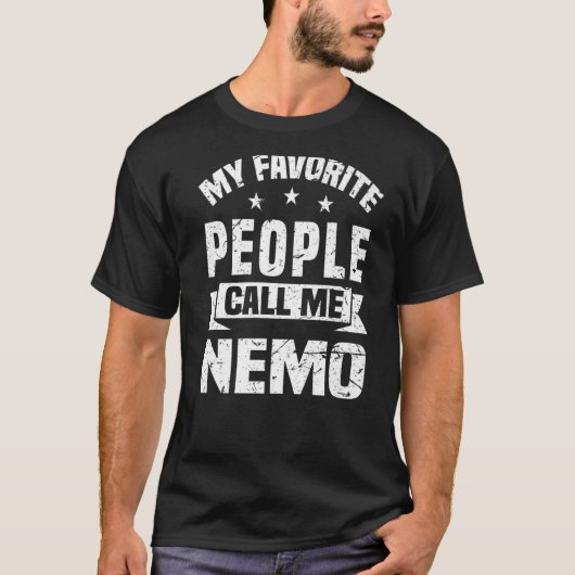 私のお気に入りの人々は私をネモおじいちゃんダと呼ぶ Tシャツ (正面)