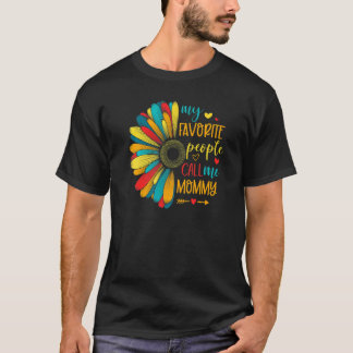 私のお気に入りの人々は私をママデイジー花mommと呼ぶ tシャツ