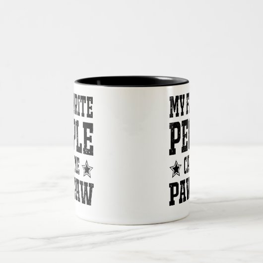 私のお気に入りの人は私を前足と呼ぶ ツートーンマグカップ (中央)