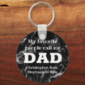 私のお気に入りの民は私をパパ父の日と呼ぶ キーホルダー (正面)