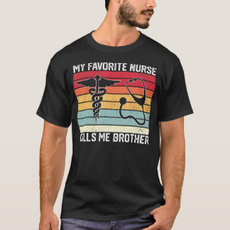 私のお気に入りの看護師は私を看護師の兄/弟/姉/妹と呼ぶ Tシャツ