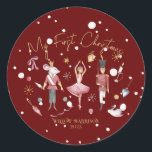私のお洒落初めてのクリスマスくるみ割り子の名前 ラウンドシール<br><div class="desc">この赤いクリスマスのステッカーで彼らの初めてのクリスマスお洒落を特別に作りなさい。マウス、バレリーナ、おもちゃ兵士で構成された子供用のナツクラッカーシーンを備えている。私の初めてのクリスマスステッカーは金ゴールド素朴なスクリプトで完全に私の初めてのクリスマス文字とモダン名前をカスタムする。</div>