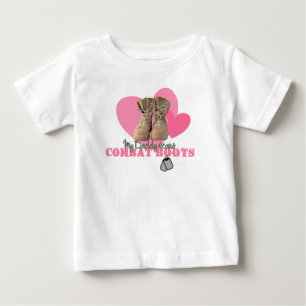 私のお父さんは戦闘用ブーツを身に着けています ベビーTシャツ