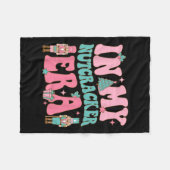 私のくるみクラッカー時代のピンクチでピンクのくるみクラッカー班 フリースブランケット (正面(横))