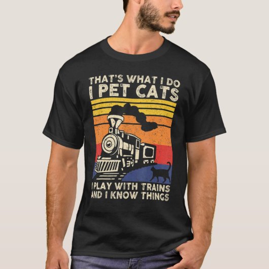 私のすることといえば、猫をなでて汽車のおもちゃで遊ぶこと 猫 Tシャツ (正面)