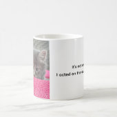 私のせいではありません。オフィスのユーモア。猫のコーヒーマグ コーヒーマグカップ (中央)