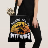 私のぶら下がった魔女と一緒にハロウィーンのトートバッグ トートバッグ (クローズアップ)