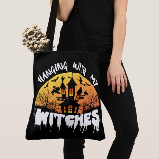 私のぶら下がった魔女と一緒にハロウィーンのトートバッグ トートバッグ (クローズアップ)
