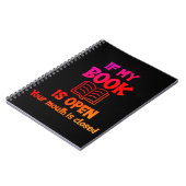 私のもし本が開いている口が閉まっている ノートブック (左側)