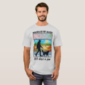 私のアウシーが歩かせてくれる|365日アウシーのパパ Tシャツ (正面フル)