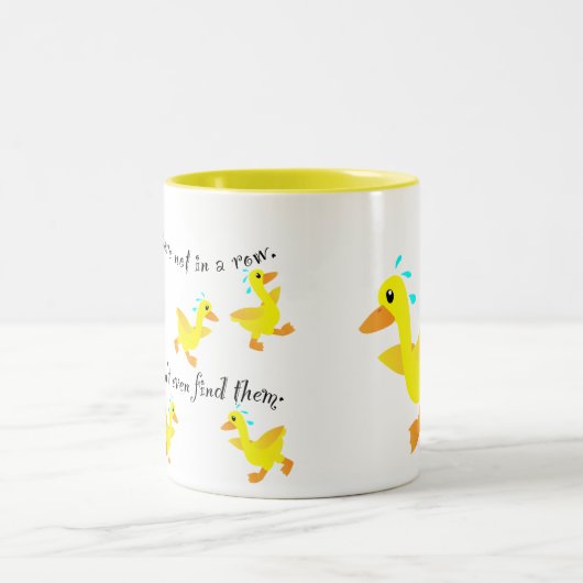 私のアヒルは全て揃っていない ツートーンマグカップ (中央)