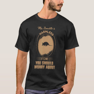 私のアルマジロは無害だ心配するのは私だ Tシャツ
