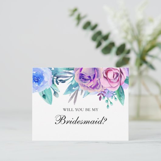 私のウェディングパーティにいてくれる? 紫と青のウェディング インビテーションポストカード (スタンド正面)