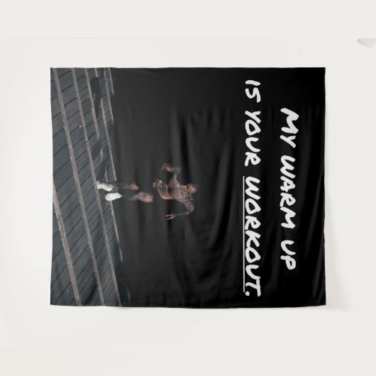 私のウォームアップはあなたのトレーニング、エクササイズジム強度 タペストリー (正面(横))