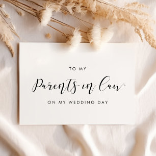 私のエレガント両親に結婚式の日札を渡す 招待状