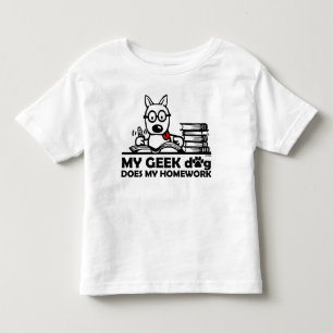 私のオタク犬は私の宿題をします トドラーTシャツ