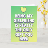 私のガールフレンドだけがあなたの必要なギフトだ カード (黄色い花)