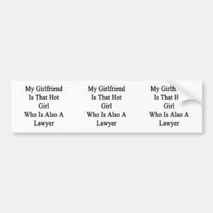 私のガールフレンドはまたLawyeのその熱い女の子です バンパーステッカー