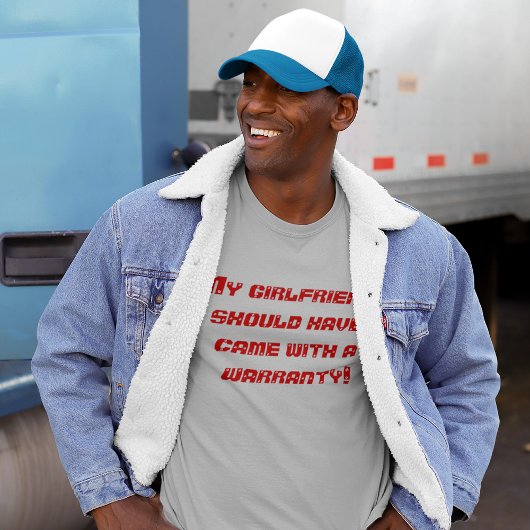 私のガールフレンドは保証期間が必要 Tシャツ