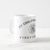 私のガールフレンドは消防士のマグです コーヒーマグカップ (正面左)