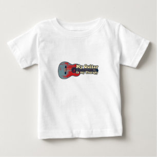 私のギターは私のセラピーだ。ヴィンテージ赤と青 ベビーTシャツ