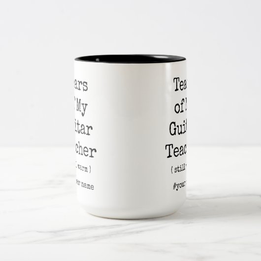 私のギター先生の涙がまだ温おもしろいかい ツートーンマグカップ (中央)