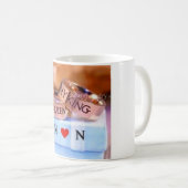 私のクイーンデザインタイプのリングのような美しい金ゴールド コーヒーマグカップ (正面右)