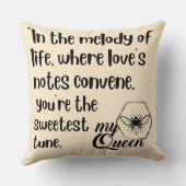 私のクイーンビー引用文 クッション (裏面)