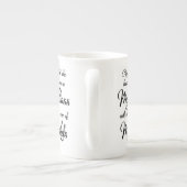 私のクラスのマグにあったあることが学生 ボーンチャイナマグカップ (裏面)