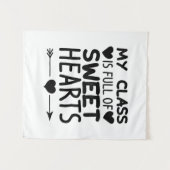 私のクラスは甘いハートでいっぱいだ タペストリー (正面(横))