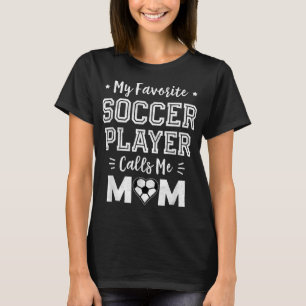 私のサッカーお気に入りの選手は私を母にかわいいサッカーと呼ぶ Tシャツ