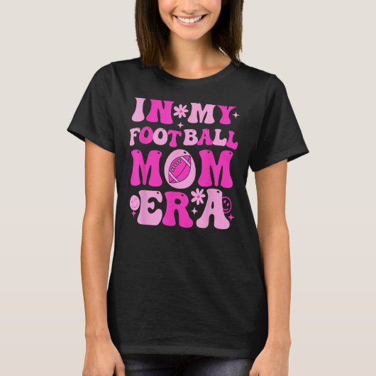 私のサッカーで母の時代ピンクの母おもしろいアメリカ人 Tシャツ (正面)