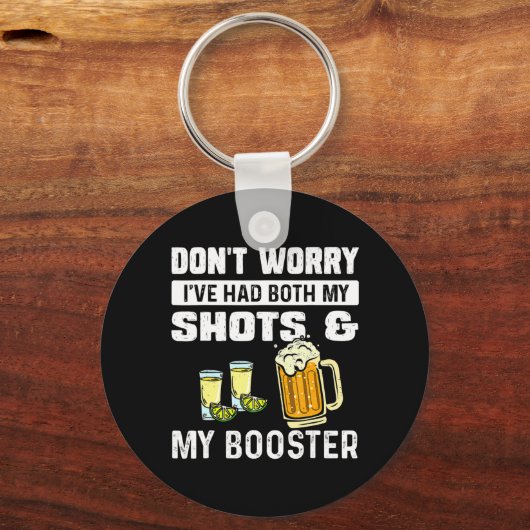 私のショットとブースターおもしろいの両方を持っている心配はない キーホルダー (正面)