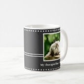 私のセラピストはヒゲの写真を持っている コーヒーマグカップ (正面右)