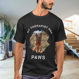 私のセラピストは犬の爪黒写真を持っている Tシャツ
