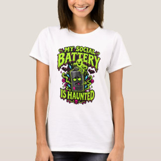私のソーシャルバッテリーは幽霊に取り憑かれている - おもしろい内向型の人向けハロウィンTシャツ Tシャツ