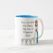 「私のティアラ、私の足、その他のキスは何でも食べられるわ！」 ツートーンマグカップ (正面右)