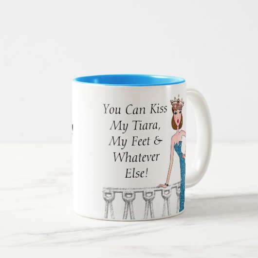 「私のティアラ、私の足、その他のキスは何でも食べられるわ!」 ツートーンマグカップ (正面右)