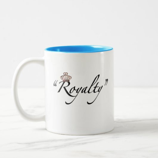 「私のティアラ、私の足、その他のキスは何でも食べられるわ！」 ツートーンマグカップ (左)