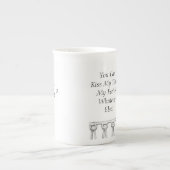 「私のティアラ、私の足、その他のキスは何でも食べられるわ!」 ボーンチャイナマグカップ (正面)