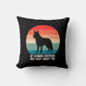 私のドイツ人の羊飼いはあなたについて正しかった犬レトロ クッション (正面)