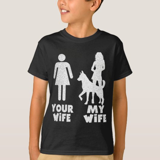 私のドイツ人は私の妻の贈り物を羊飼いだ Tシャツ (正面)
